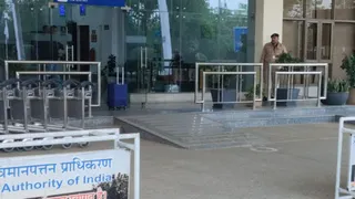 कांगड़ा हवाई अड्डे पर मिला लावारिस बैग। जागरण