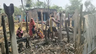 आग से जलकर खाक हुआ घर। (जागरण)