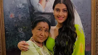आशा भोसले को आया कार्डियक अरेस्ट/ फोटो- Instagram