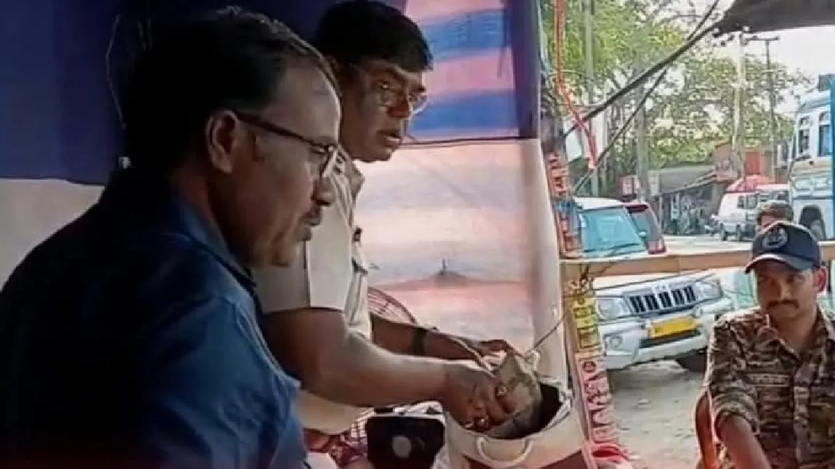बंगाल चुनाव 2026: तमलुक में नाकेबंदी के दौरान पकड़ा गया 17 लाख से अधिक कैश और 157 ग्राम सोना