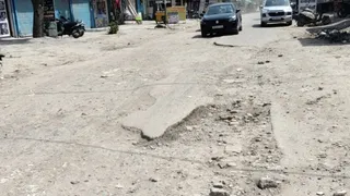 ऊंचा गांव से साहूपुरा जाट चौक जाने वाली सड़क की जर्जर हालत। जागरण