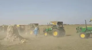 दो दिन तक बीच धार में धंसी रही मशीन। जागरण