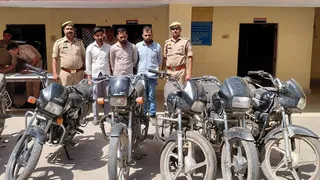 दोघट पुलिस द्वारा पकड़े गए बाइक चोर। जागरण