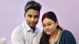 पत्नी के साथ दारोगा चंदन कुमार। (सौजन्य : स्वजन)
