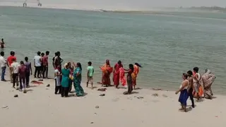 घटनास्थल पर जुटे हुए लोग। (जागरण)