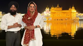 गोल्डन टेंपल पहुंची प्रियंका चोपड़ा।