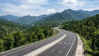 दिल्ली-देहरादून एक्सप्रेसवे का उद्घाटन मंगलवार को पीएम मोदी द्वारा किया जाएगा। इमेज एआई