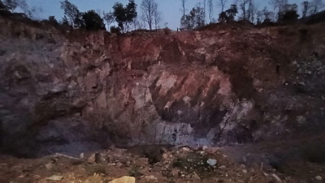 अब और नहीं सहेगा कुलामारा! क्रोजाइड की ब्लास्टिंग से दहले घर, तो ग्रामीणों ने खुद कर दी खदान सील

