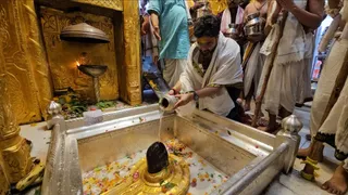 वाराणसी में बाबा विश्वनाथ को अक्षय तृतीया से रजत जलधारी से मिलेगी शीतलता।