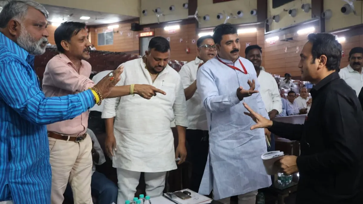 चार मिनट में 1831 करोड़ का बजट पास, मेरठ नगर निगम की बोर्ड बैठक में चर्चा न होने पर दो पार्षदों ने छोड़ा सदन