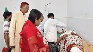 पलामू में प्रज्ञा केंद्र में लूट का विरोध करने पर अपराधियों ने पति-पत्नी को मारी गोली।