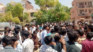 फरीदाबाद में भी फैक्ट्री कर्मचारियों ने किया प्रदर्शन।