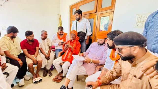 देवर‍िया में अधि‍वक्‍ता विजेंद्र सिंह की संदिग्ध मौत के बाद उबाल, करणी सेना ने दी आंदोलन की चेतावनी
