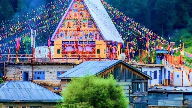 जम्मू-कश्मीर: बैसाखी पर मचैल माता मंदिर के कपाट खुलते ही बना रिकॉर्ड, पहले दिन पहुंचे 10 हजार से अधिक श्रद्धालु




