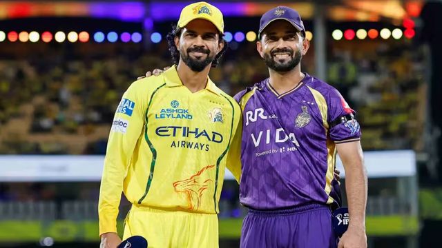 CSK vs KKR: चेन्‍नई और कोलकाता के खिलाड़ी काली पट्टी बांधकर मैदान पर क्‍यों उतरे? ये है वजह