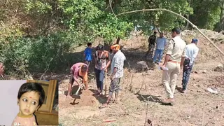 पुलिस की मौजूदगी में कब्र से बालिका का शव निकाला गया (इनसेट- मृतक बालिका)