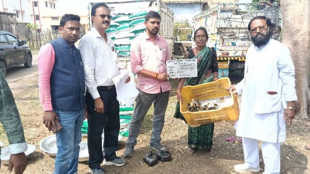 हजारीबाग में मुख्यमंत्री पशुधन योजना से 26 लाभुक हुए आत्मनिर्भर, बांटें गए सूकर और बतख
