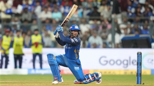 रोहित शर्मा के रिप्‍लेसमेंट का मास्‍टरस्‍ट्रोक आया काम, क्विंटन डी कॉक ने शतक जड़ तोड़ा धोनी का रिकॉर्ड