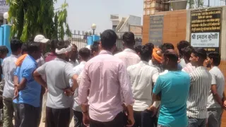 गुस्साए लोगों ने आंबेडकर पार्क पहुंचकर किया हंगामा।