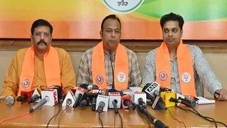 भाजपा के मुख्य सचेतक नवीन जायसवाल और प्रवक्ता अमित मंडल ने उत्पाद सिपाही पेपर लीक की जांच सीबीआई से कराने की मांग की।
