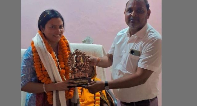 कुशीनगर की बेटी प्रीति सिंह नायब तहसीलदार बनकर गांव लौटीं, भव्य स्वागत
