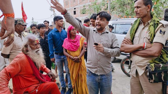 सुपौल में हनुमान-राम की प्रतिमाओं पर कालिख, दीवारों पर आपत्तिजनक लिखावट से भड़का आक्रोश; पुजारी पर भद्दी टिप्पणी