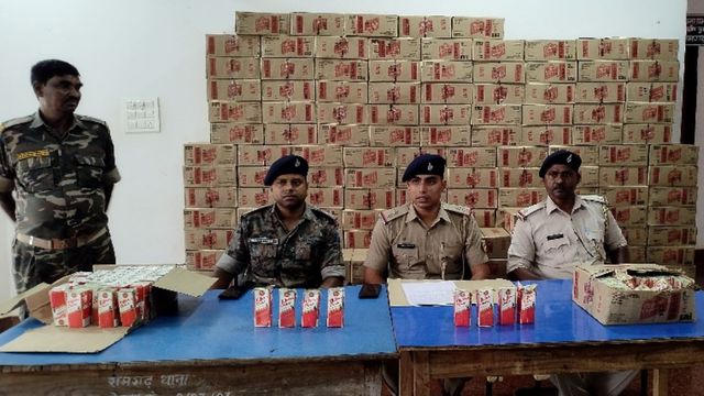 दुमका में शराब की बड़ी खेप बरामद, 10 लाख रुपए आंकी गई कीमत; बिहार में खंपाने की थी तैयारी
