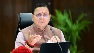 सचिवालय में सीएम हेल्पलाइन 1905 की समीक्षा बैठक के दौरान मुख्यमंत्री पुष्कर सिंह धामी।