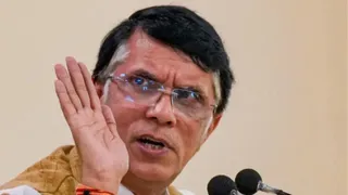कांग्रेस नेता पवन खेड़ा को लगा झटका। (फाइल फोटो)