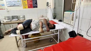 12 मार्च की रात मुठभेड़ के बाद जिला अस्पताल में भर्ती कराया गया था हत्यारोपित अजय प्रताप सिंह। जागरण आर्काइव
