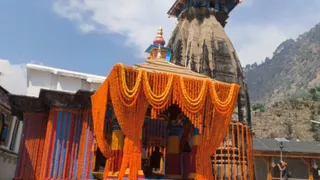 ओंकारेश्वर मंदिर में भैरवनाथ पूजन के साथ भगवान केदारनाथ धाम की यात्रा का शुभारंभ हो गया।