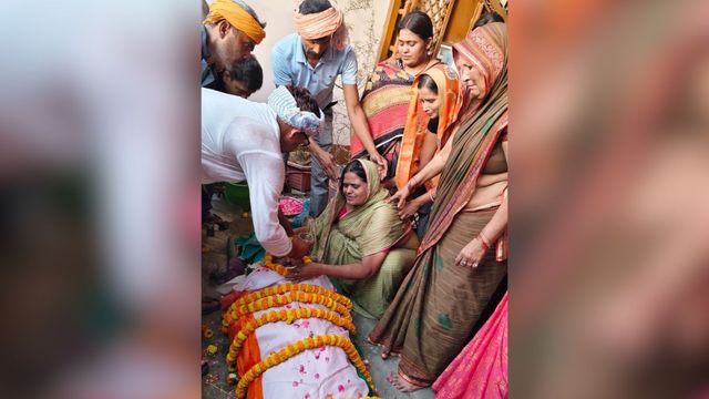 बक्सर में नम आंखों से दी गई जवान को अंतिम विदाई, त्रिपुरा में BSF की 69वीं बटालियन में थे तैनात
