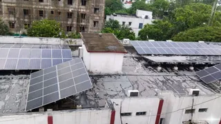 छतों पर सोलर पैनल। फाइल फोटो