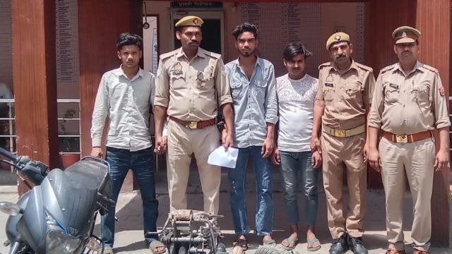 चोरी के बाद काट कर बेचते थे पार्ट्स, कासगंज पुलिस ने दबोचा बाइक चोर गिरोह
