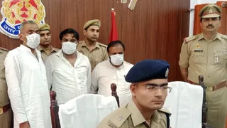 रंगदारी के मामले में पकड़े गए आरोपितों के बारे में जानकारी देते एसपी देहात मयंक पाठक। जागरण