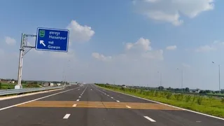 गरौला गांव के नजदीक गंगा एक्सप्रेसवे। जागरण