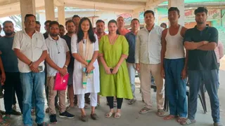 स्वधा एग्री डेयरी की टीम। फोटो जागरण