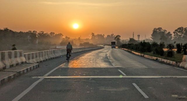 Punjab Weather: पंजाब में मौसम ने ली करवट, बादलों के छाने से तापमान में गिरावट; जानें आज कैसा रहेगा मौसम
