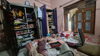 घर से लाखों के पुश्तैनी जेवरात लेकर चोर फरार।