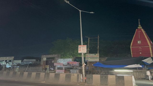 Delhi-Saharanpur Highway पर अंधेरा, महीनों से बंद स्ट्रीट लाइटों के कारण हादसों का खतरा

