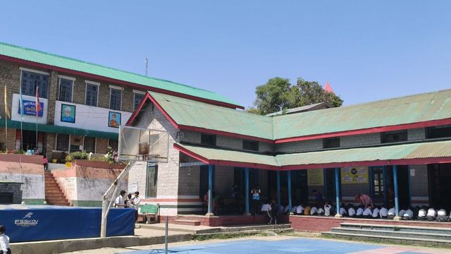 हिमाचल के इस सरकारी स्कूल में 1000 से ज्यादा पहुंची छात्रों की संख्या, प्राइवेट से 243 बच्चों ने लिया दाखिला