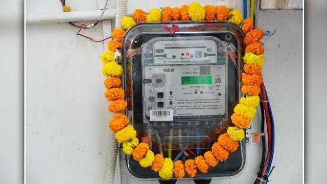 राहत की खबर: यूपी में स्मार्ट मीटर लगने पर लगी रोक, बिजली बिल से परेशान जनता को मिली जबरदस्त राहत
