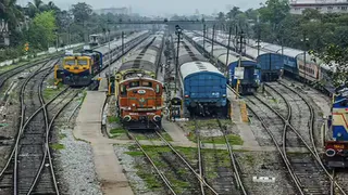 रेलवे ने दस स्पेशल ट्रेनों का किया एलान। (प्रतीकात्मक फोटो)