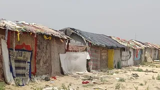 गाजियाबाद से सटे मटियाला गांव के पास कृषि भूमि पर बनी झुग्गियां। जागरण।