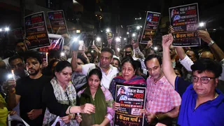 प्रीत विहार मर्डर मामले में मृतक की पत्नी ने निकाला कैंडल मार्च।