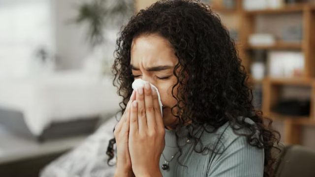 जुकाम है या एलर्जी? बिना फर्क समझे एंटीबायोटिक्स लेना हो सकता है खतरनाक, डॉक्टर से जानें सही इलाज