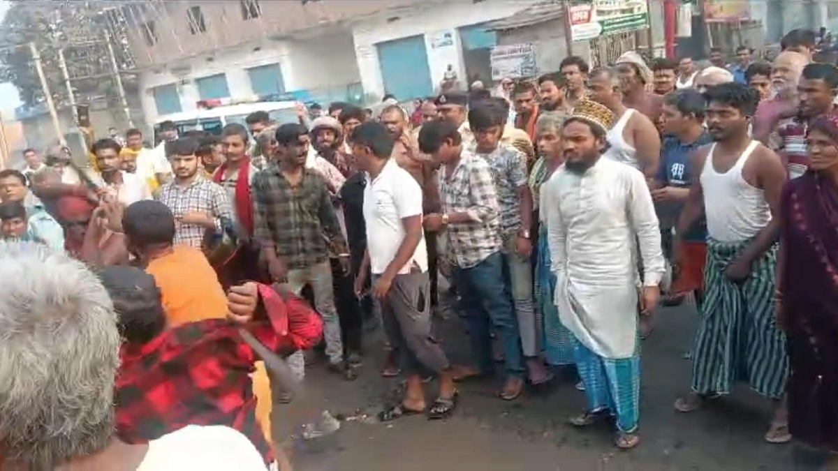 सीतामढ़ी में शादी की खुशियों के बीच अनियंत्रित पिकअप ने सात लोगों को कुचला,  बच्ची की मौत 
