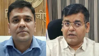 अविनाश कुमार, नवागत डीएम और निवर्तमान संजीव सुमन। दाएं से दाएं।