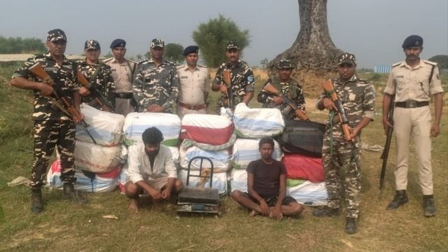 भारत-नेपाल सीमा पर बड़ी कार्रवाई, 400 किलो गांजा के साथ 2 तस्कर गिरफ्तार
