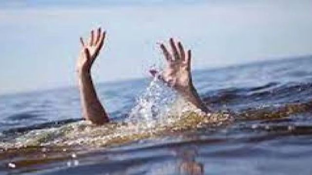 पूर्वी चंपारण में बूढ़ी गंडक नदी में जलबोझी के दौरान तीन युवक डूबे एक लापता
